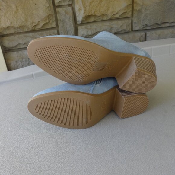 Blue Booties, women's 7 1/2, (38 euro) side zip, faux leather, no brand like new - Picture 5 of 10